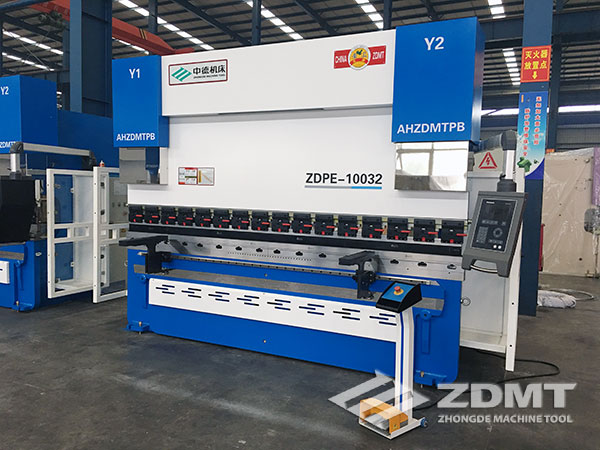 安徽中德機床股份有限公司等20家企業(yè)獲得“2016年度工業(yè)企業(yè)突出貢獻二十強”2