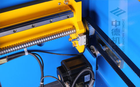 ZDPK-20032X軸配有滾珠絲桿及直線導軌，大功率伺服電機，鋼絲同步帶，能顯著提升X軸定位精度及速度 (2).jpg