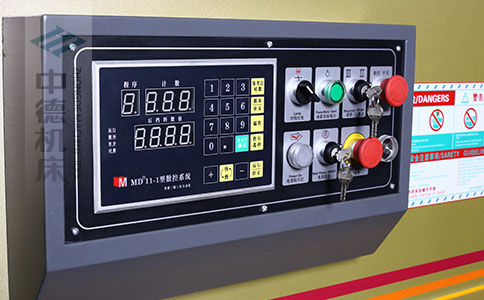 ZDS-640采用MD11簡易數控系統.jpg ZDS-640采用MD11簡易數控系統.jpg